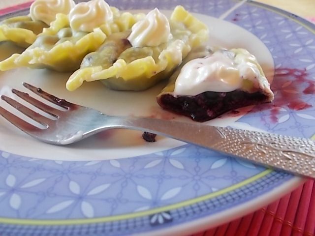 Pierogi z serkiem i jagodami Pierogi z serkiem i jagodami