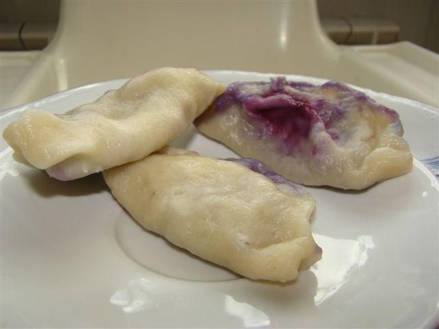 Pierogi z sezonowymi owocami Pierogi z sezonowymi owocami