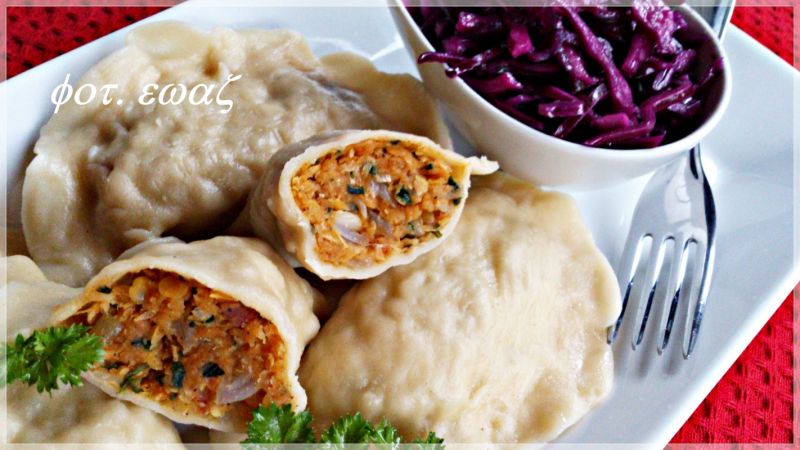 Pierogi z soczewicą, kiełbasą i cebulą Pierogi z soczewicą, kiełbasą i cebulą