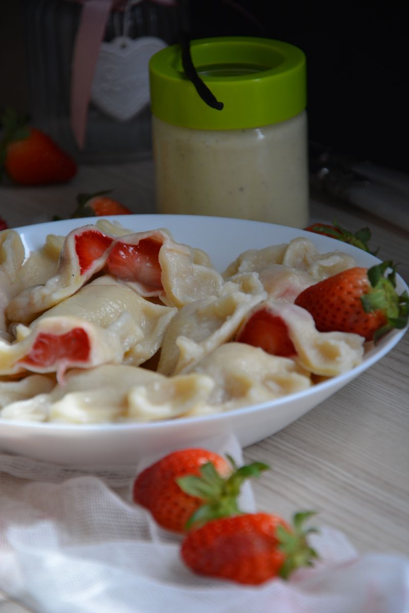 Pierogi z truskawką i wanilią