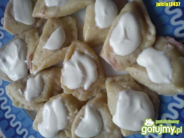 Pierogi z truskawkami i bitą śmietaną Pierogi z truskawkami i bitą śmietaną