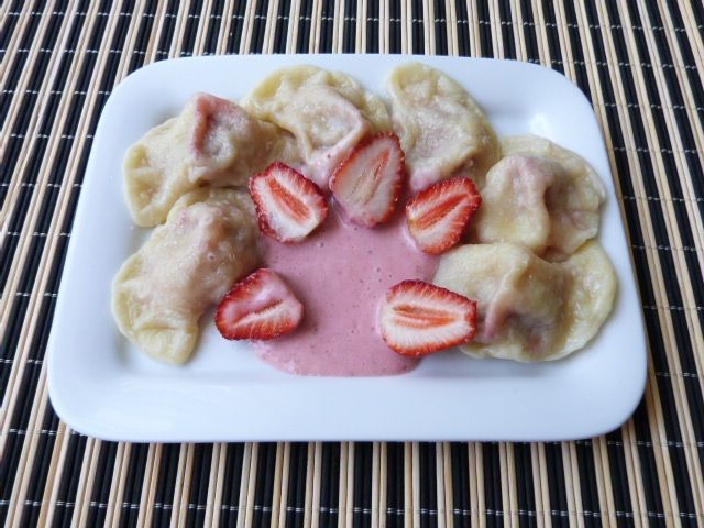 Pierogi z truskawkami i jogurtem Pierogi z truskawkami i jogurtem