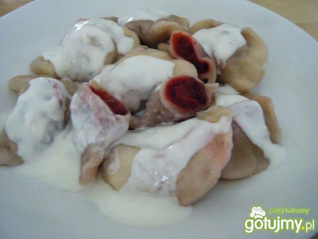 Pierogi z truskawkami i śmietaną Pierogi z truskawkami i śmietaną