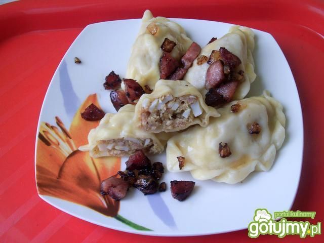 Pierogi z wędzonym boczkiem Pierogi z wędzonym boczkiem