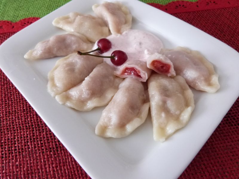 Pierogi z wiśniami
