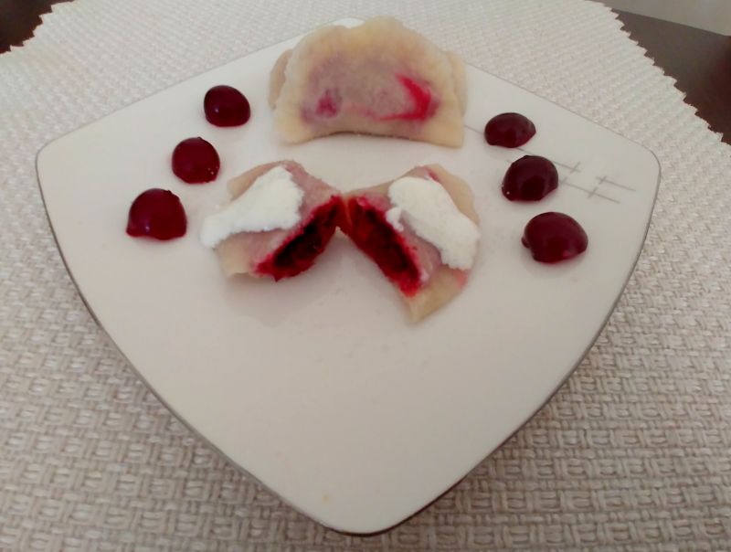 Pierogi z wiśniami Pierogi z wiśniami