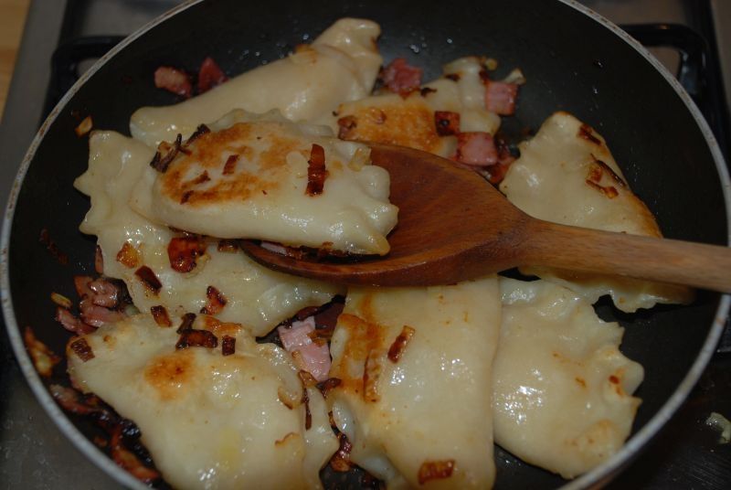 Pierogi z ziemniakami i cebulą