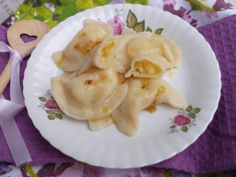 Pierogi z ziemniakami i cebulką