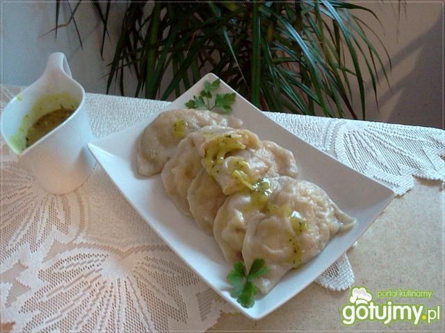 Pierogi z ziemniakami i serem żółtym