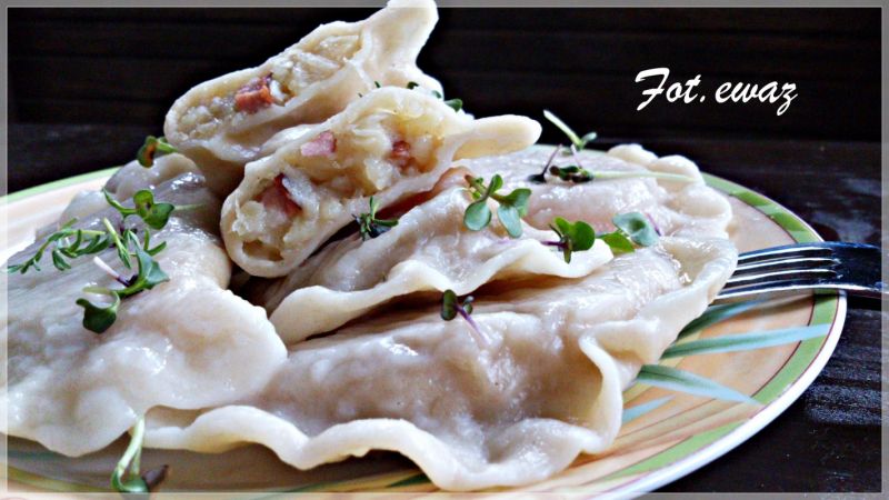 Pierogi z ziemniakami kapustą i boczkiem