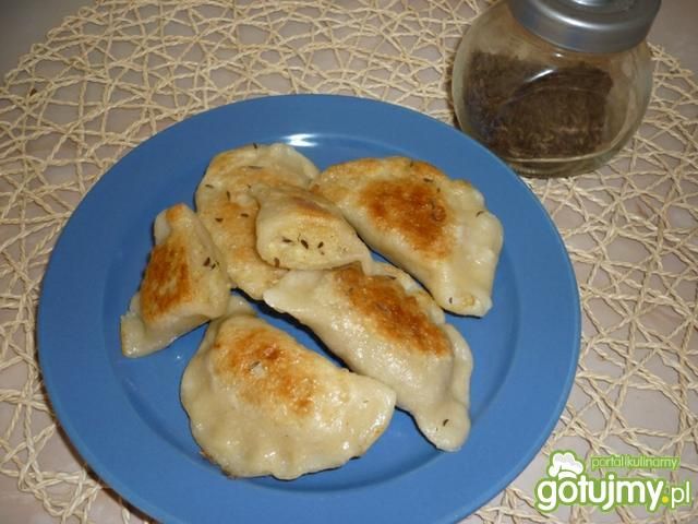 Pierogi z ziemniakami, serem i kminkiem  Pierogi z ziemniakami, serem i kminkiem