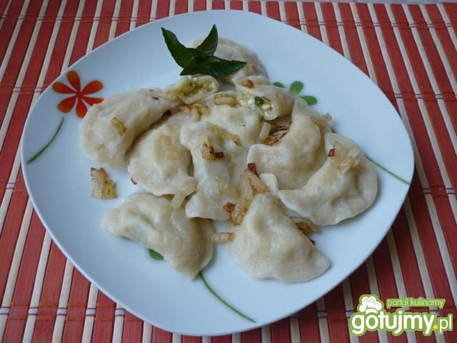 Pierogi z ziemniakami, serem i miętą Pierogi z ziemniakami, serem i miętą