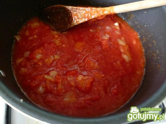 Pierogi zapiekane w sosie pomidorowym