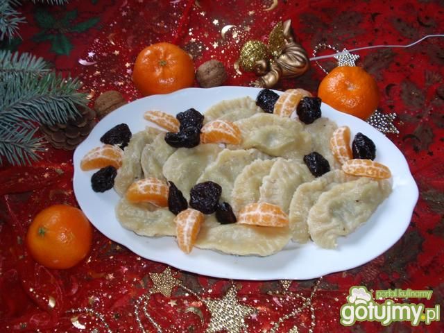 Pierogi ze sliwką kalifornijską