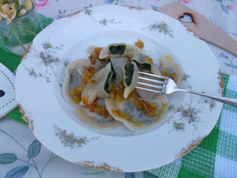 Pierogi ze szpinakiem i serem żółtym Pierogi ze szpinakiem i serem żółtym