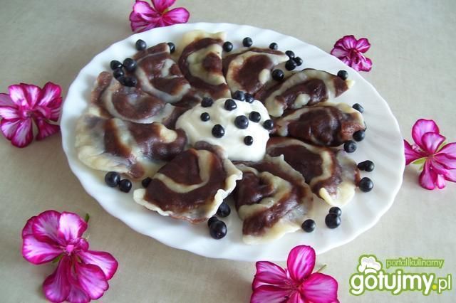 Pierogi zebry z jagodami Pierogi zebry z jagodami