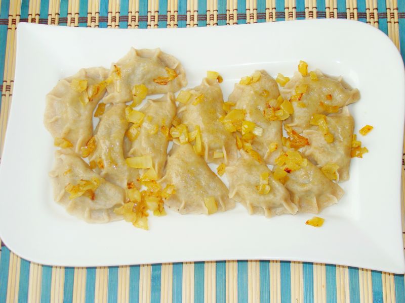 Pierogi żytnie z kapustą i pieczarkami