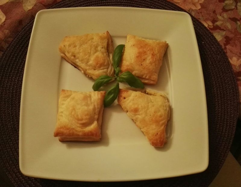 Pierożki francuskie z nadzieniem greckim Pierożki francuskie z nadzieniem greckim