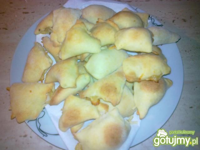 Pierożki serowo - szynkowo - cebulowe  Pierożki serowo - szynkowo - cebulowe