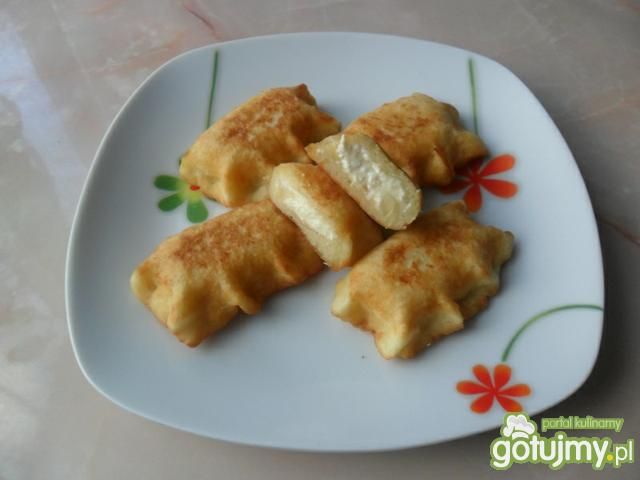 Pierożki z ciasta ziemniaczanego z serem Pierożki z ciasta ziemniaczanego z serem