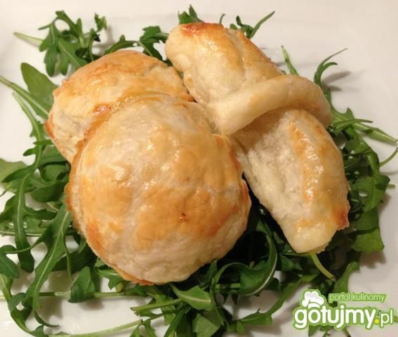 Pierożki z cielęciną, cebulą i grzybami Pierożki z cielęciną, cebulą i grzybami