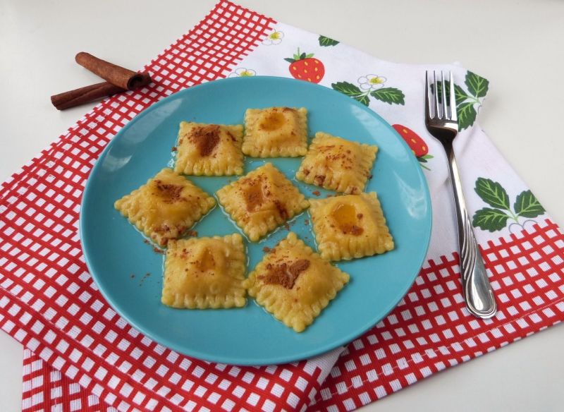 Pierożki z cynamonowym serem