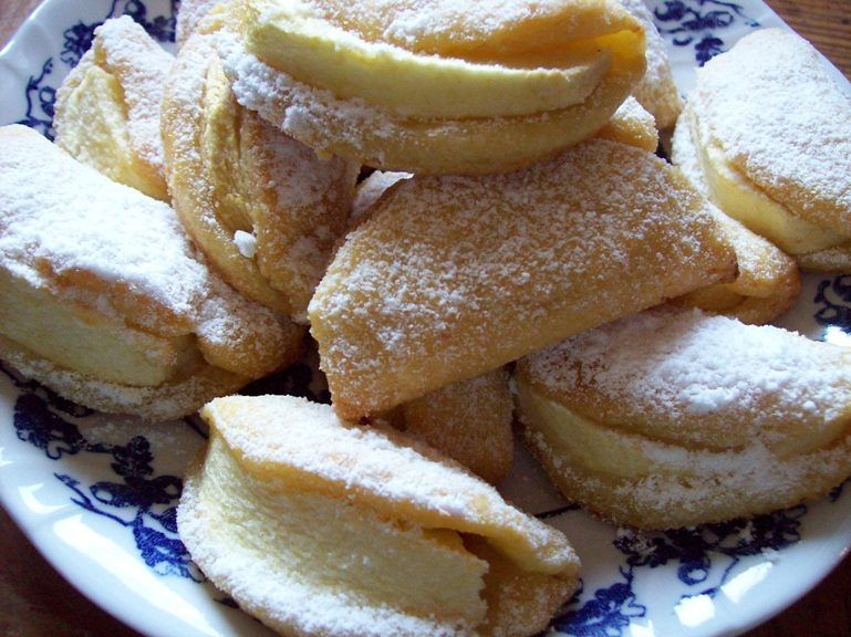 Pierożki z jabłkiem Pierożki z jabłkiem