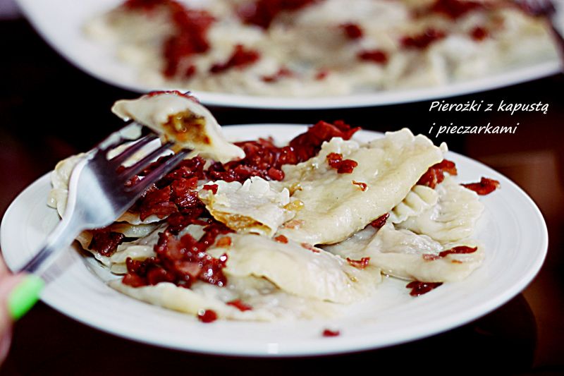 Pierożki z kapustą i pieczarkami Pierożki z kapustą i pieczarkami