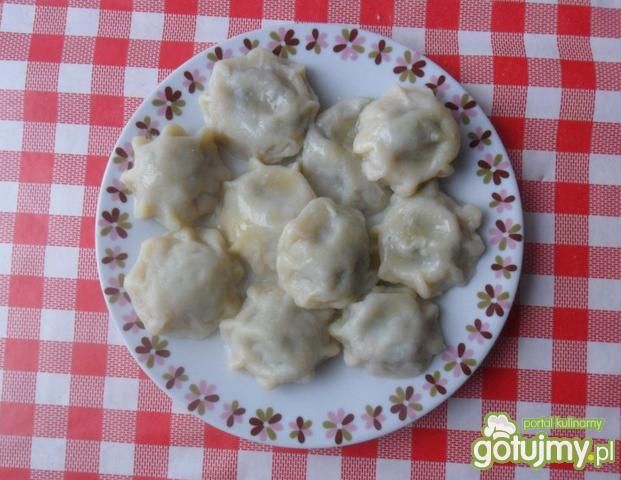 Pierożki z kiszoną kapustą i pieczarkami