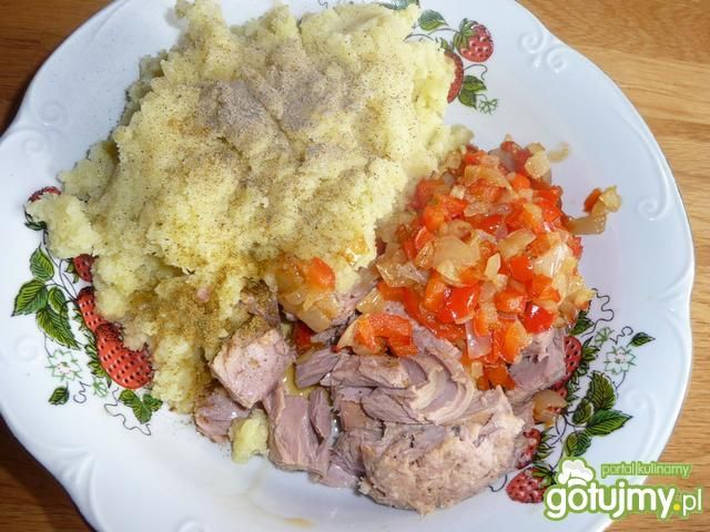 Pierożki z masa ziemniaczano-tuńczykową