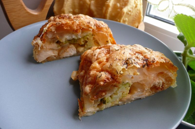 Pierożki z mięsem i brokułem Pierożki z mięsem i brokułem
