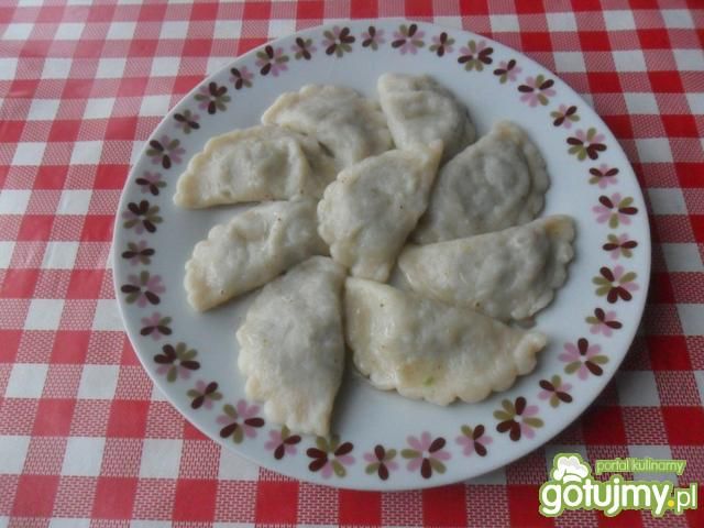 Pierożki z pieczarkami i orzechami Pierożki z pieczarkami i orzechami