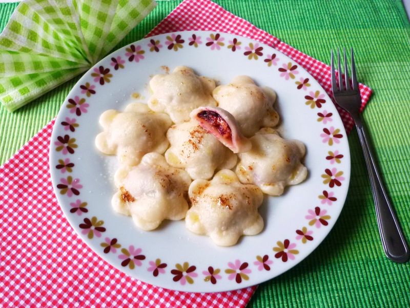 Pierożki ze śliwkami