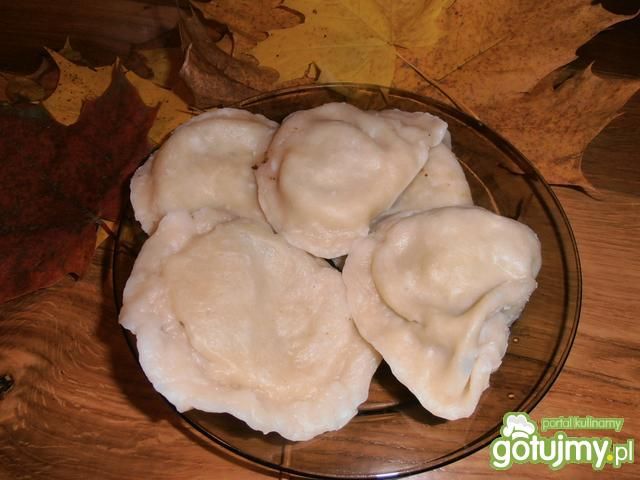 Pierożki ze świeżymi grzybami i kapustą Pierożki ze świeżymi grzybami i kapustą