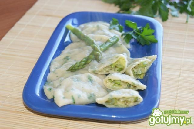 Pierożki ze szparagami Pierożki ze szparagami
