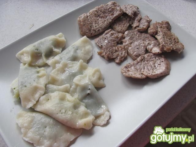 Pierożki ze szpinakiem i czosnkiem Pierożki ze szpinakiem i czosnkiem