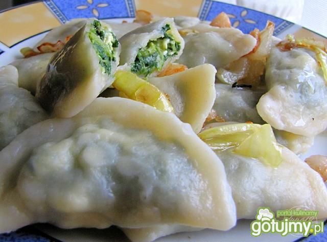 Pierożki ze szpinakiem i serem Pierożki ze szpinakiem i serem