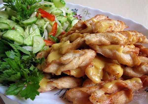 Pierś a'la faworki w czosnkowym sosie