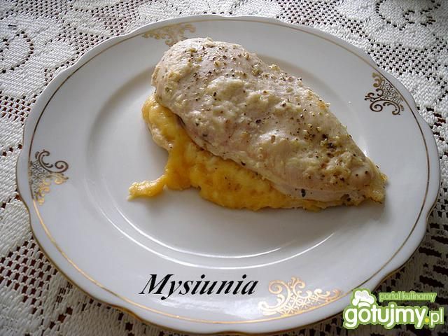 Pierś chrzanowa z serem Pierś chrzanowa z serem