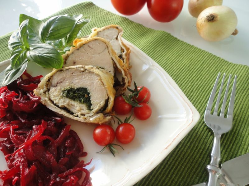 Pierś faszerowana szpinakiem w cieście francuskim Pierś faszerowana szpinakiem w cieście francuskim