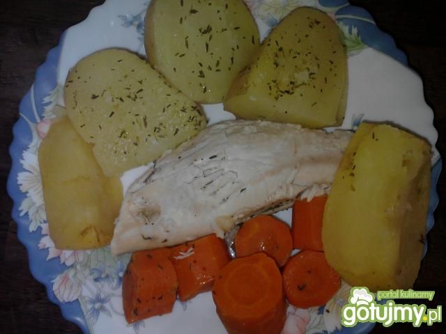 Pierś indycza na parze z warzywami