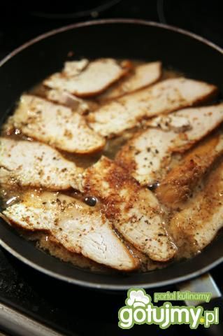 Pierś indyka w paprykowym sosie Pierś indyka w paprykowym sosie