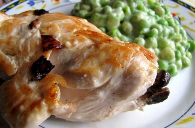 Pierś kurczaka faszerowana grzybkami