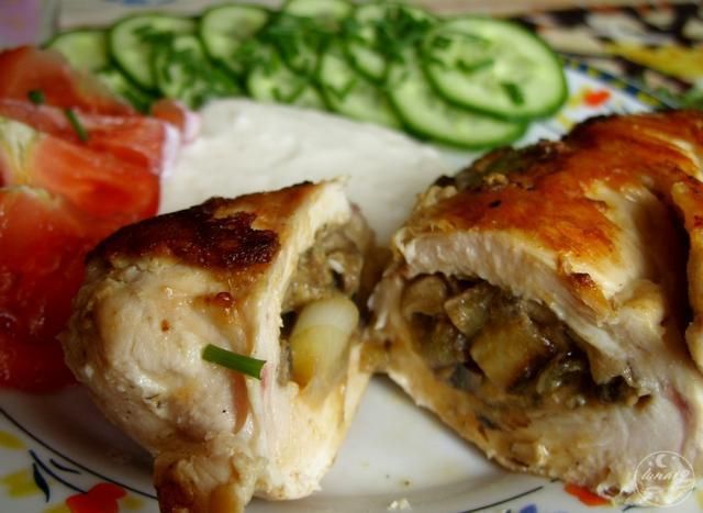 Pierś kurczaka faszerowana kapustą 