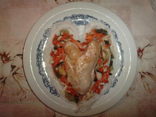 Pierś  kurczaka  na warzywach.