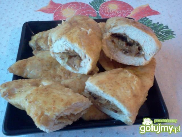 Pierś kurczaka nadziewana kapustą kisz. Pierś kurczaka nadziewana kapustą kisz.