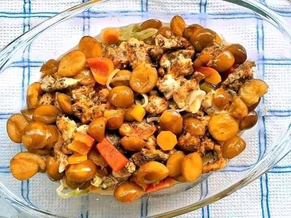 Pierś kurczaka pieczona z papryką i mirabelkami Pierś kurczaka pieczona z papryką i mirabelkami