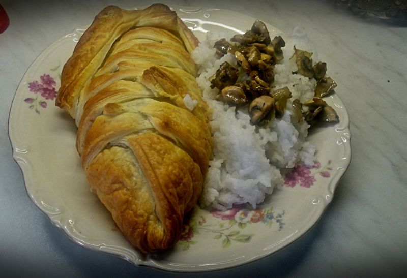 Pierś kurczaka w cieście francuskim Pierś kurczaka w cieście francuskim