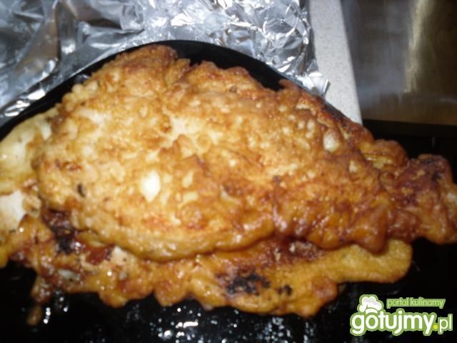 Pierś kurczaka w cieście naleśnikowym. Pierś kurczaka w cieście naleśnikowym.