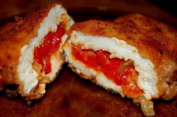 PIerś kurczaka z paprykowym farszem:)